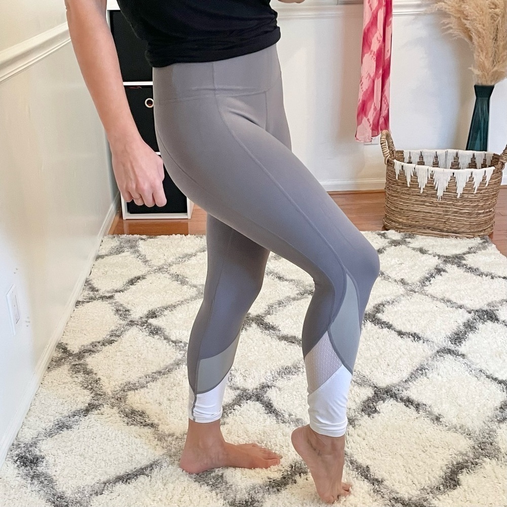 Athleta Salutation 7/8 High Rise Colorblock Tight In Grey & White Silver Bells S